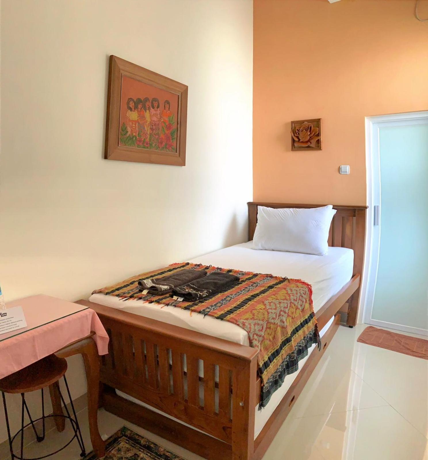 The Cabin Hotel Ambasador Yogyakarta Exterior foto